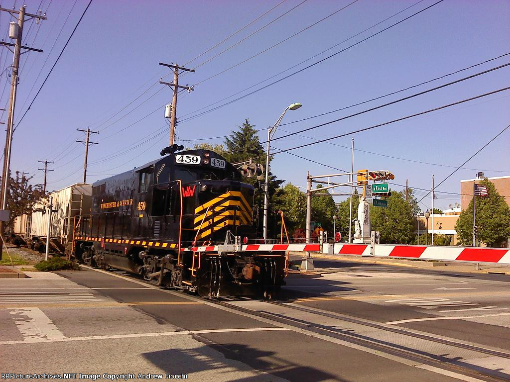 WINCHESTER &amp; WESTERN 459 (GP9), CROSVING LANDIS AVENUE AND BOULEVARD, VINELAND, NEW JERSEY